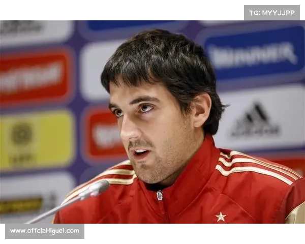 老将布斯克茨中场调度，比利亚雷亚尔节拍器