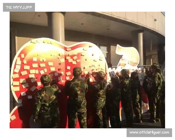 嘉兴大学体育馆万人合唱《我爱你中国》，篮球盛宴融合家国情怀